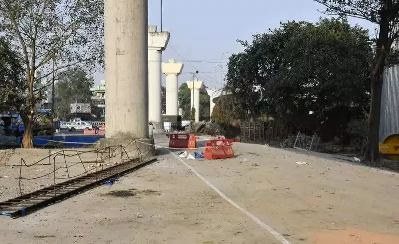 Kolkata Traffic Police Initiates Night Traffic Trials at Chingrighata for Metro Construction