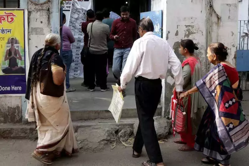Kolkata Voters Face Hearing Notices Over AI's Sibling Count Errors in EC List