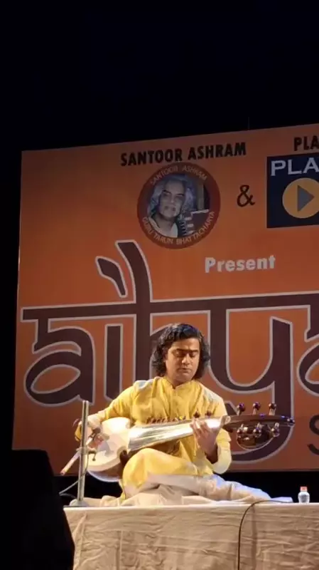 Kolkata's Musical Night: Celebs Soham, Bonny, Swastika Light Up the Stage