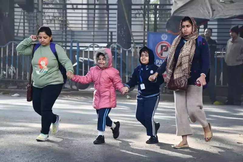 Kolkata's Winter Grip: Max Temp Rises to 22°C, But Stays Below Normal