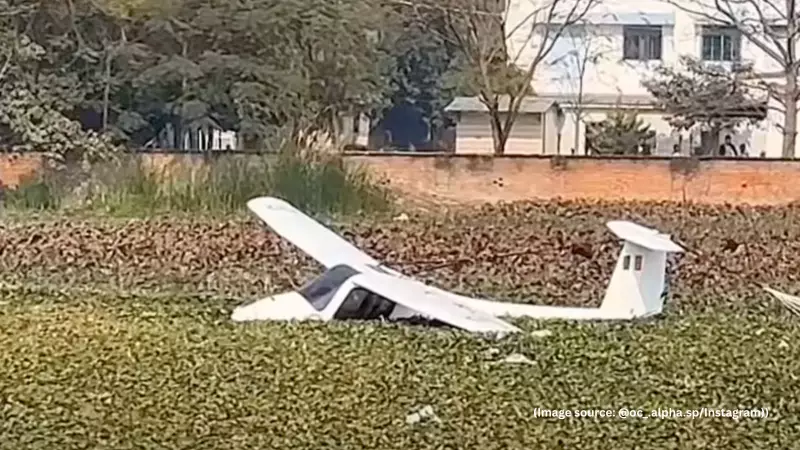 Locals Rescue IAF Pilots After Emergency Landing in Prayagraj Pond