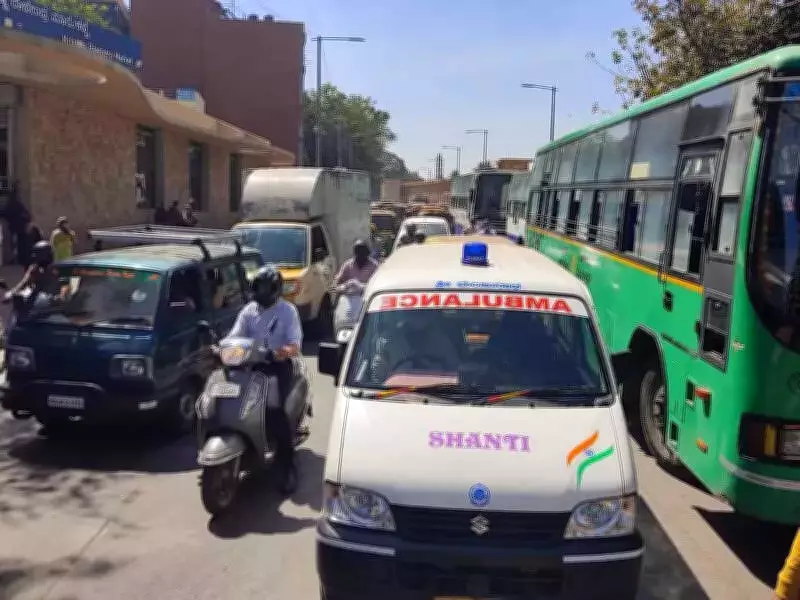Ludhiana Civil Hospital Paramedics Protest Over Parking Chaos at Emergency Gate
