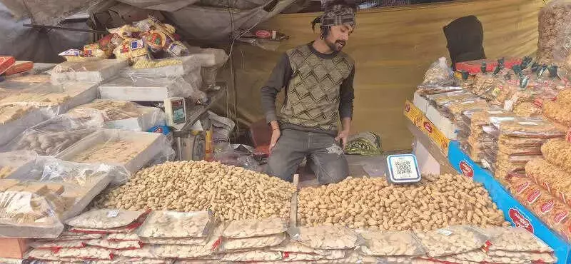 Ludhiana's Biting Cold Fuels Bonfires & Boosts Winter Snack Sales by 40%