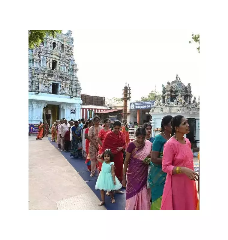 Madurai Welcomes 2026 with Midnight Book Sale & Sacred Prayers