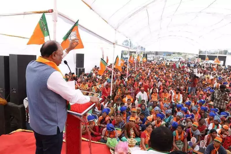 Maharashtra Grants Land Rights to 16,000 Chandrapur Slum Families