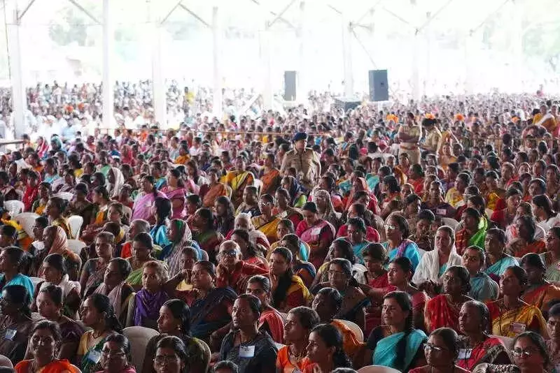 Mahayuti's Mumbai Manifesto: Rs 5 Lakh Loans for Ladki Bahin, AI for Governance