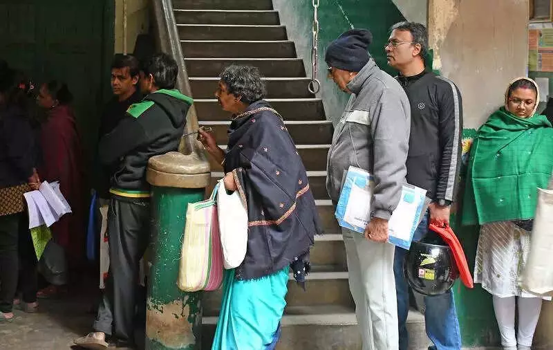 Mamata Slams EC Over SIR Hearings, Cites 77 Deaths & Bias in Bengal