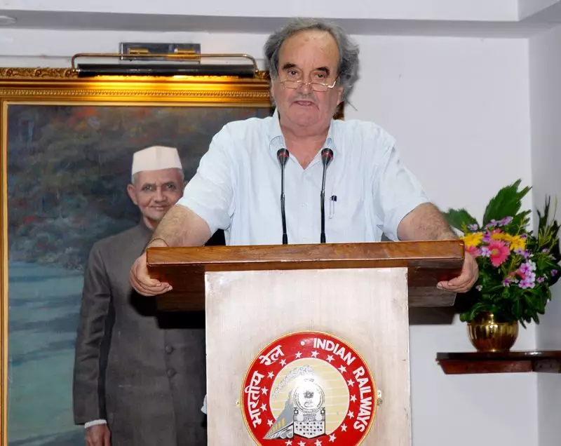 Mark Tully's Legacy: How the Veteran Journalist Kept His Ear to the Ground in India