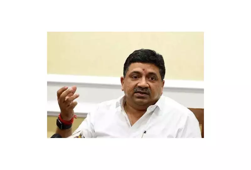 Minister Thiagarajan Honored at Tamil Entrepreneurs Conference in Madurai