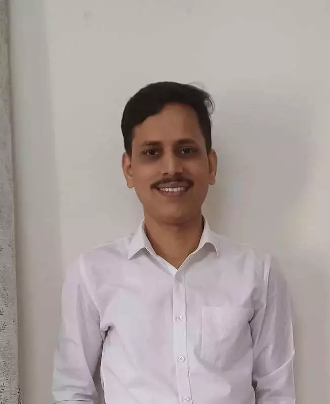 Mumbai College Teacher Stabbed to Death in Local Train Argument Over Alighting