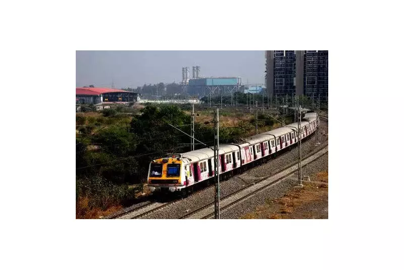 Mumbai GRP Sets Up 24/7 Helpdesks at All Suburban Stations for Commuter Safety