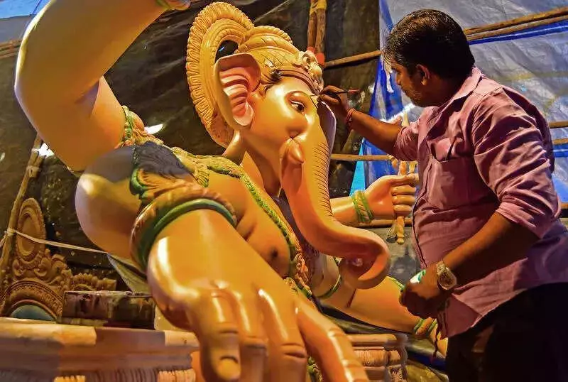 Mumbai's Siddhivinayak Temple Main Idol Veiled for Five Days from Jan 7 to 11