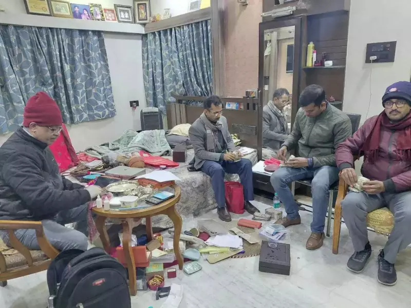 Muzaffarpur DAO Caught Taking Rs 19,000 Bribe, Rs 11 Lakh & Gold Seized