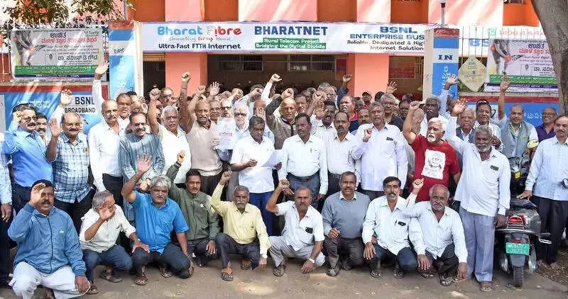 Mysuru Pensioners Protest BSNL Pension Act 2025 Changes, Demand 1972 Implementation