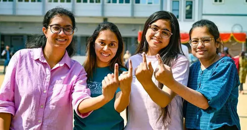 Nagpur Civic Polls See Sharp Voter Turnout Drop to 52% Amid EVM Glitches and List Errors