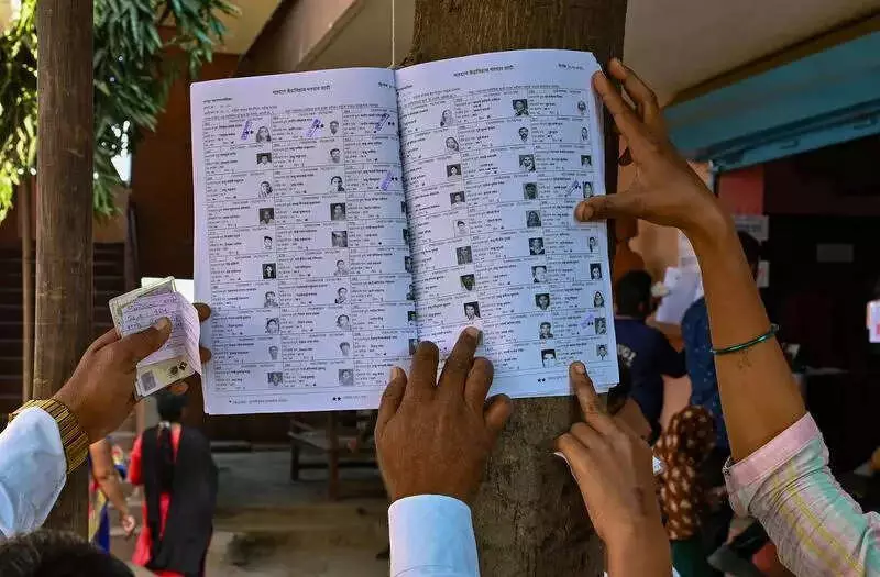 Nagpur Voters Face Confusion as Electoral Roll Errors Cause Delays at Polling Stations