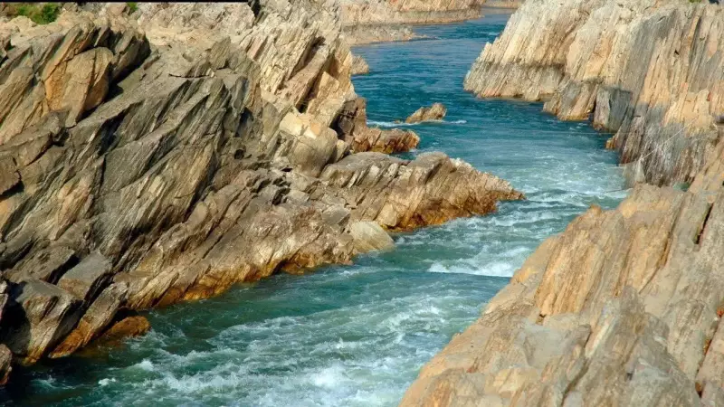 Narmada River: India's Westward Flowing Wonder That Defies Geography