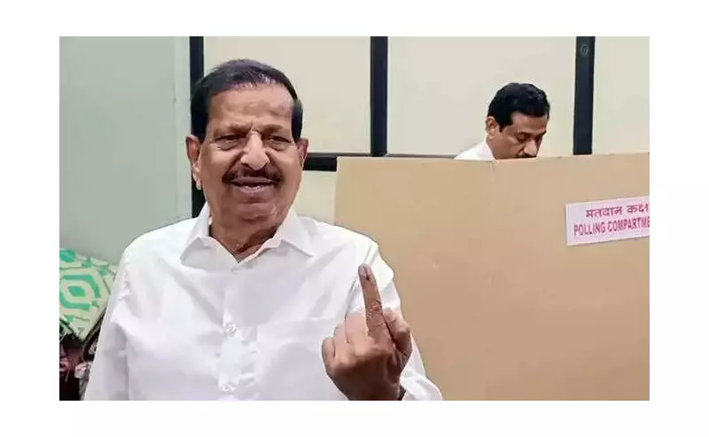 Navi Mumbai Minister Ganesh Naik Struggles to Vote, Slams Election Officials