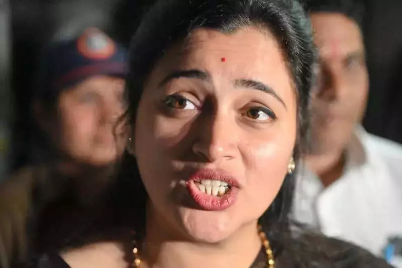 Navneet Rana Skips BJP Meet as Alliance Cracks Show in Amravati Civic Polls