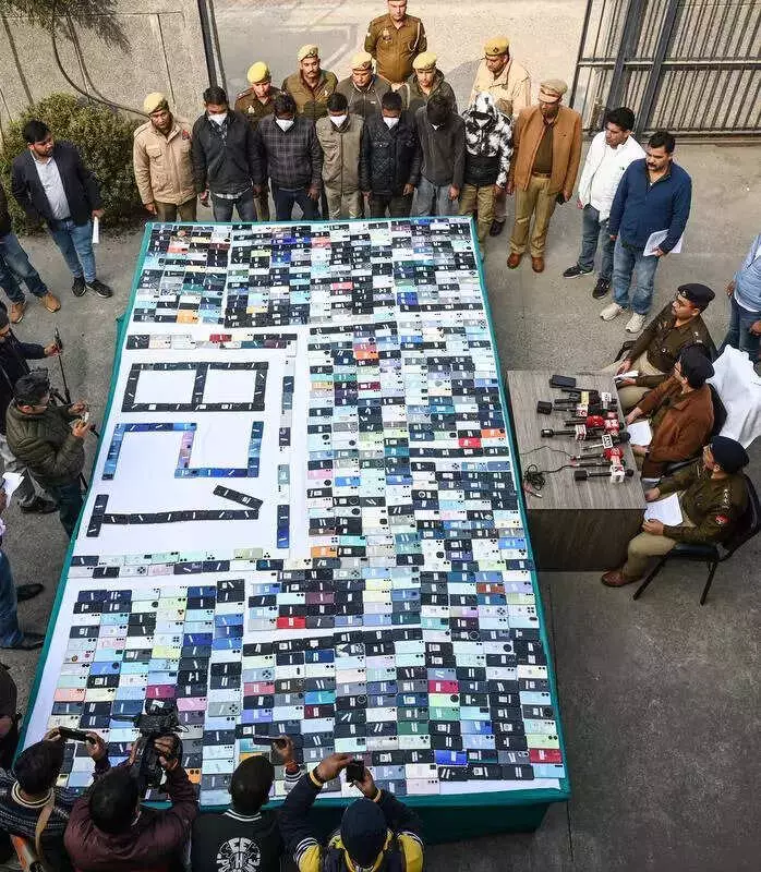 Noida Police Bust Major Phone Theft Ring, Recover 821 Stolen Mobiles Worth Crores