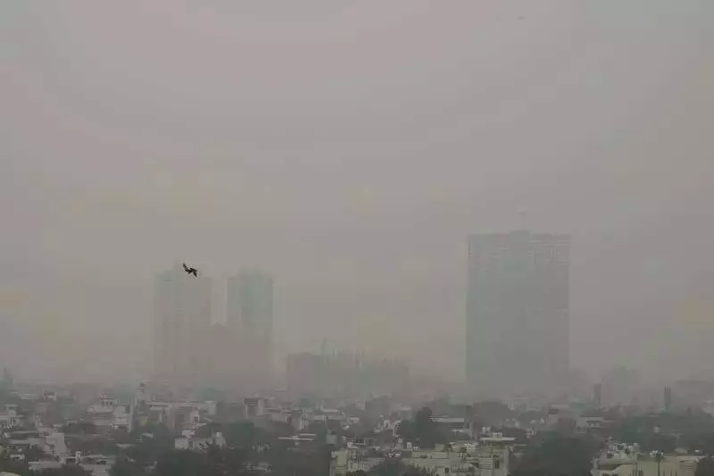 Noida's Air Quality Deteriorates to 'Poor' After Brief Respite, Rain Fails to Bring Significant Relief