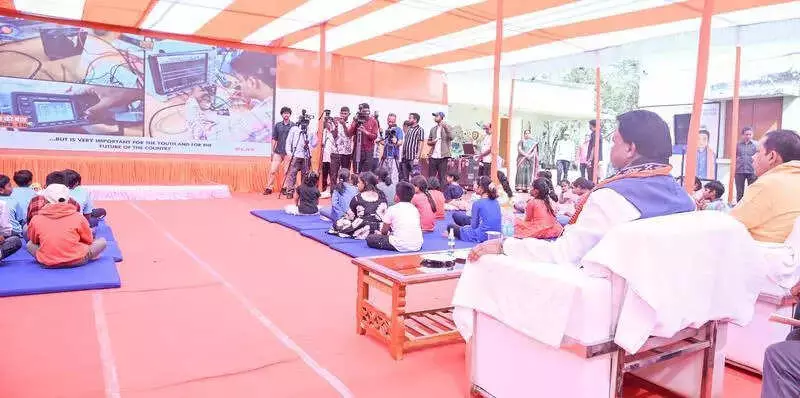 Odisha CM Majhi Attends Mann Ki Baat with Students, Stresses Innovation