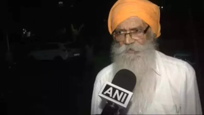 Padma Shri Awardee Inderjit Singh Sidhu Continues Street Cleaning After Honor