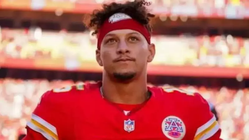 Patrick Mahomes Loses Bet, Wears Teammate's Jersey During Injury Rehab