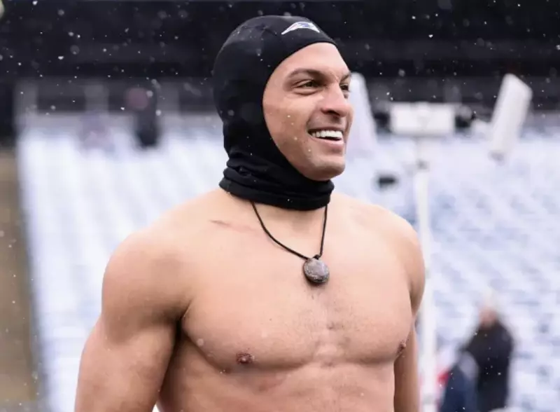 Patriots Face Texans Without Key Receiver Mack Hollins in AFC Divisional Clash