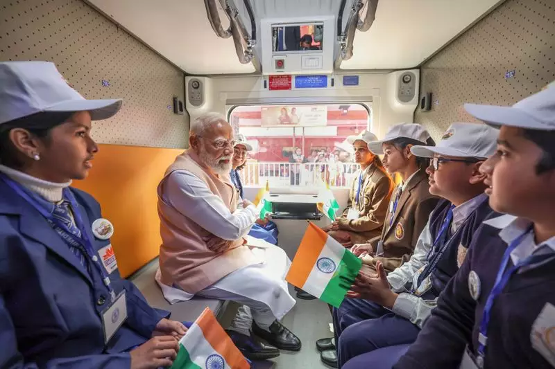 PM Modi Accuses TMC of Converting Infiltrators into Voters in West Bengal