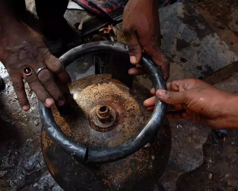 Pune LPG Cylinder Explosion: Two Workers Injured in Illegal Gas Transfer Operation