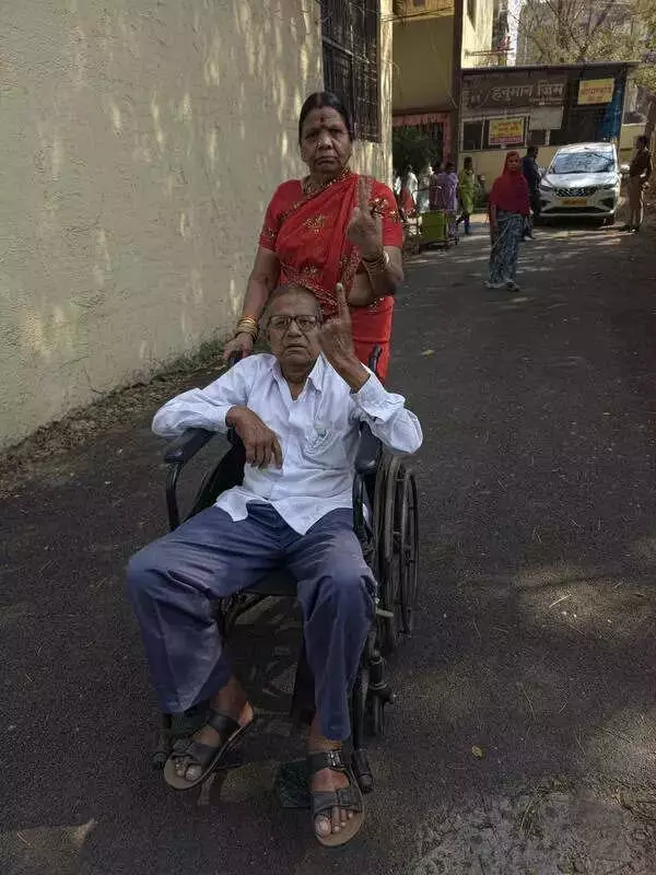 Pune's Elderly Voters Face Polling Day Hurdles: Confusion, Distance, ID Issues