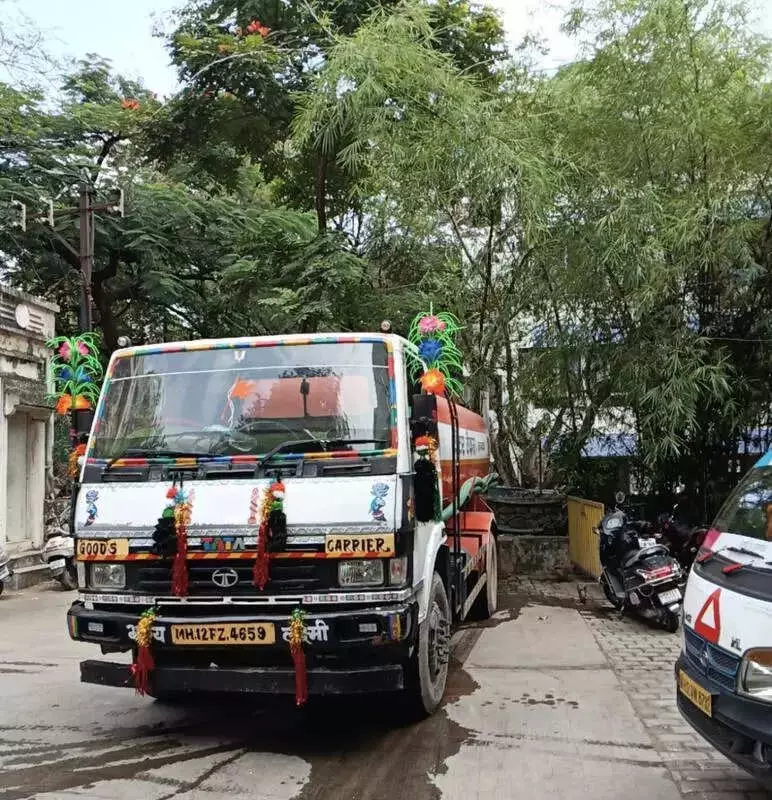 Pune's Vimannagar Faces Water Crisis Again, Residents Forced to Buy Tankers