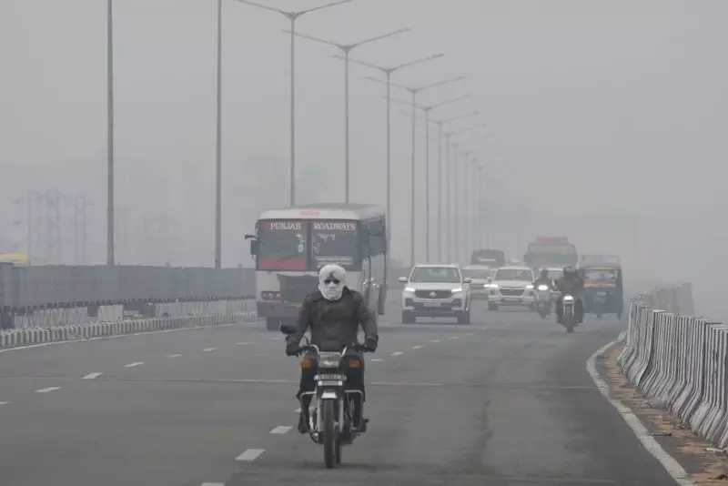 Punjab and Haryana Shiver as Cold Wave Intensifies, Chandigarh Dips to 10.2°C