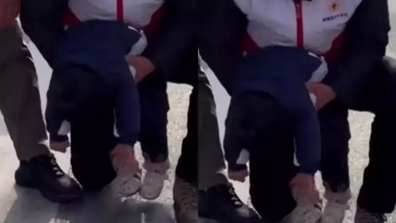 Quick-thinking volunteers save 2-year-old from choking in China