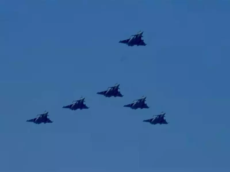 Rafale and Sukhoi Jets Dazzle with Skilled Manoeuvres Over Kartavya Path