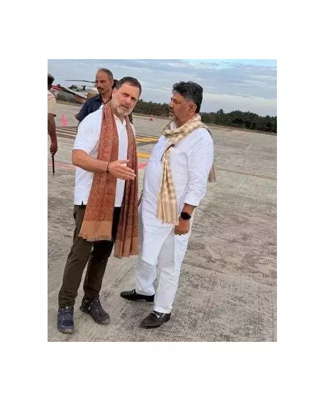 Rahul Gandhi's Mysuru Airport Chat with Shivakumar Fuels Karnataka CM Change Buzz