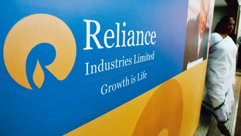 Reliance Industries Shares Fall 2.5% Post Q3 Results: Should Investors Buy?