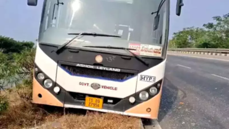 RTC Super Luxury Bus Crashes into Divider on NH-65 Near Hyderabad, 3 Injured