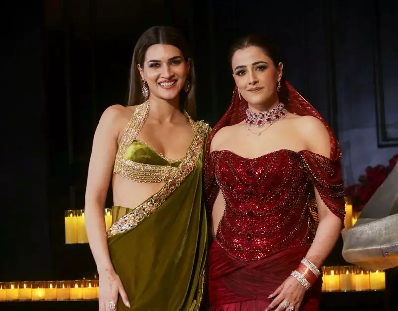 Sanon Sisters Shine at Filmfare Awards with Stunning Performances