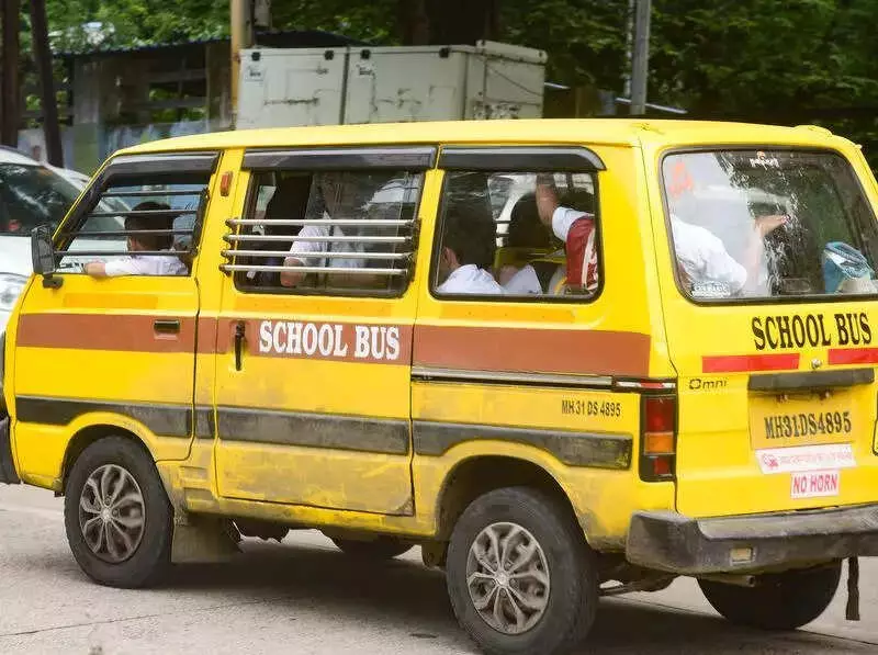 SBOA Demands Crackdown on 4,000 Illegal School Vans in Maharashtra After Safety Incidents