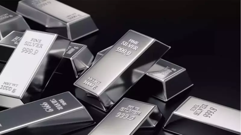 Silver Hits Historic $100/Oz, Gold Nears ₹1.6 Lakh/10gm Amid Global Turmoil