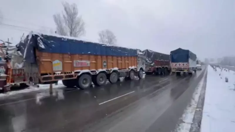 Srinagar-Jammu Highway Shut for 3rd Day Amid Fresh Snowfall in Kashmir