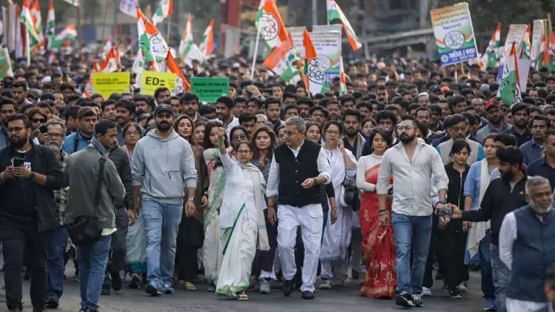 Supreme Court Stays FIRs Against ED Officials, Issues Notice to Mamata Banerjee