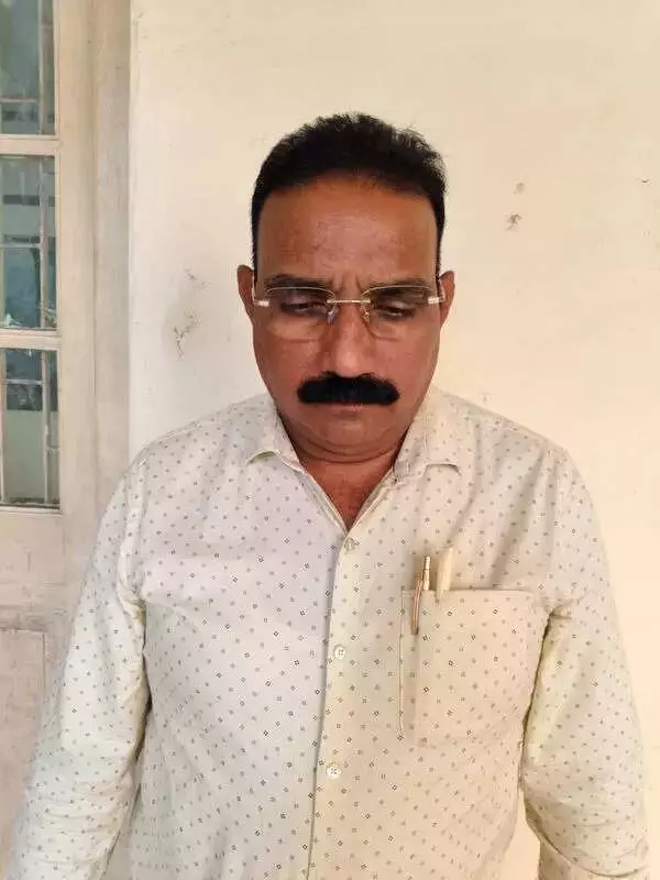 Surat Cop Caught Taking Rs 30,000 Bribe from Ex-Bootlegger by ACB