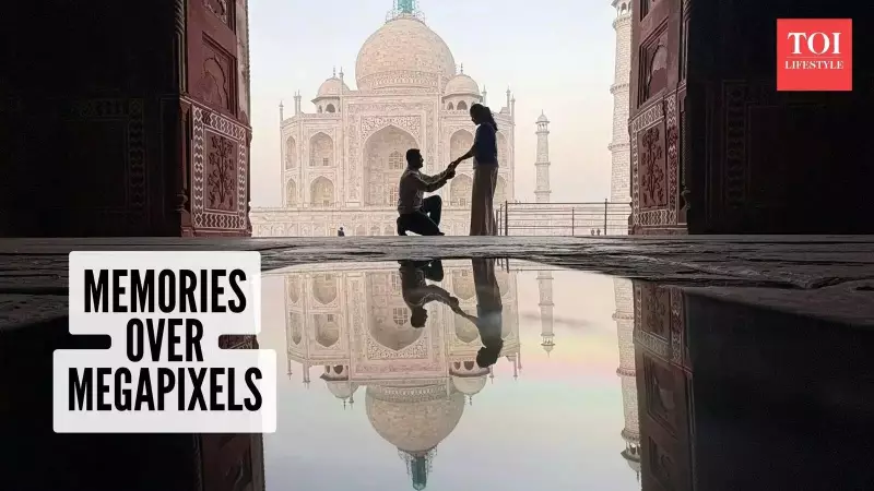 Taj Mahal Couple's Keypad Phone Photo Goes Viral, Gets 4.4M Likes