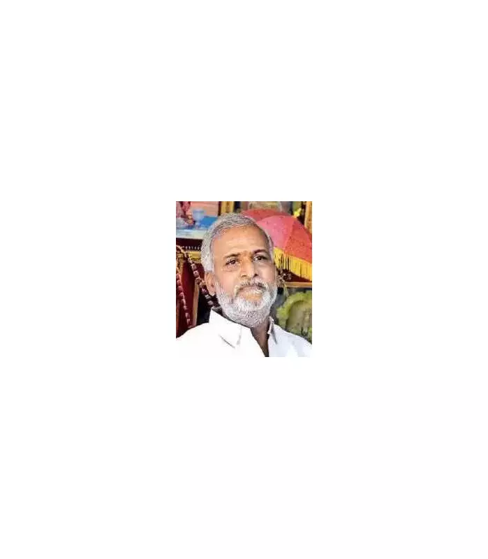 Tamil Nadu Minister Distributes Free Laptops to 284 College Students in Chennai