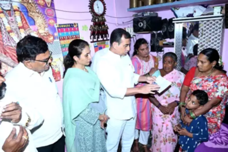 TDP MLA Madhavi Reddy, Ayodhya Temple Committee Extend Rs 10 Lakh Aid to Kadapa Guard's Family