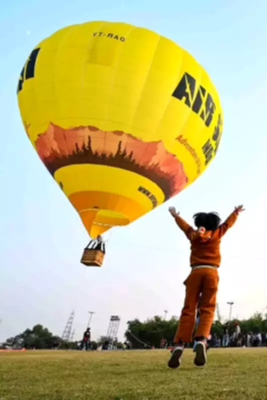 Tethered Hot-Air Balloon Rides in Delhi Struggle to Take Off Amid Packed Event Calendar