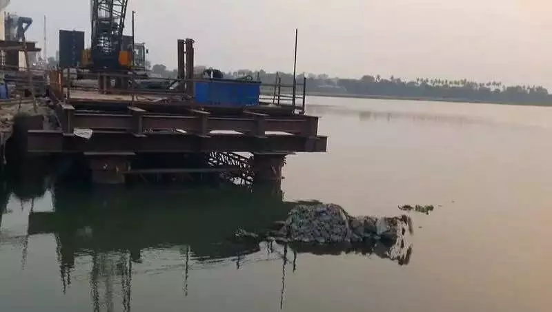 Tragic Accident in Surat: Father-Daughter Duo Killed by Falling Metal Plate from Bullet Train Bridge